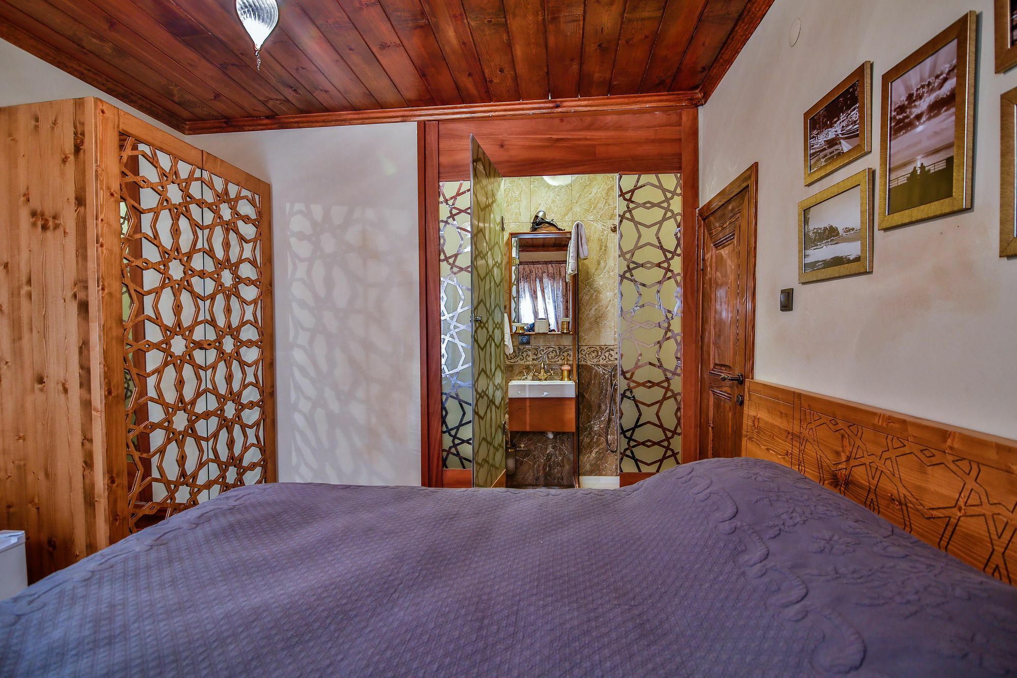Kum Hotel 2*
